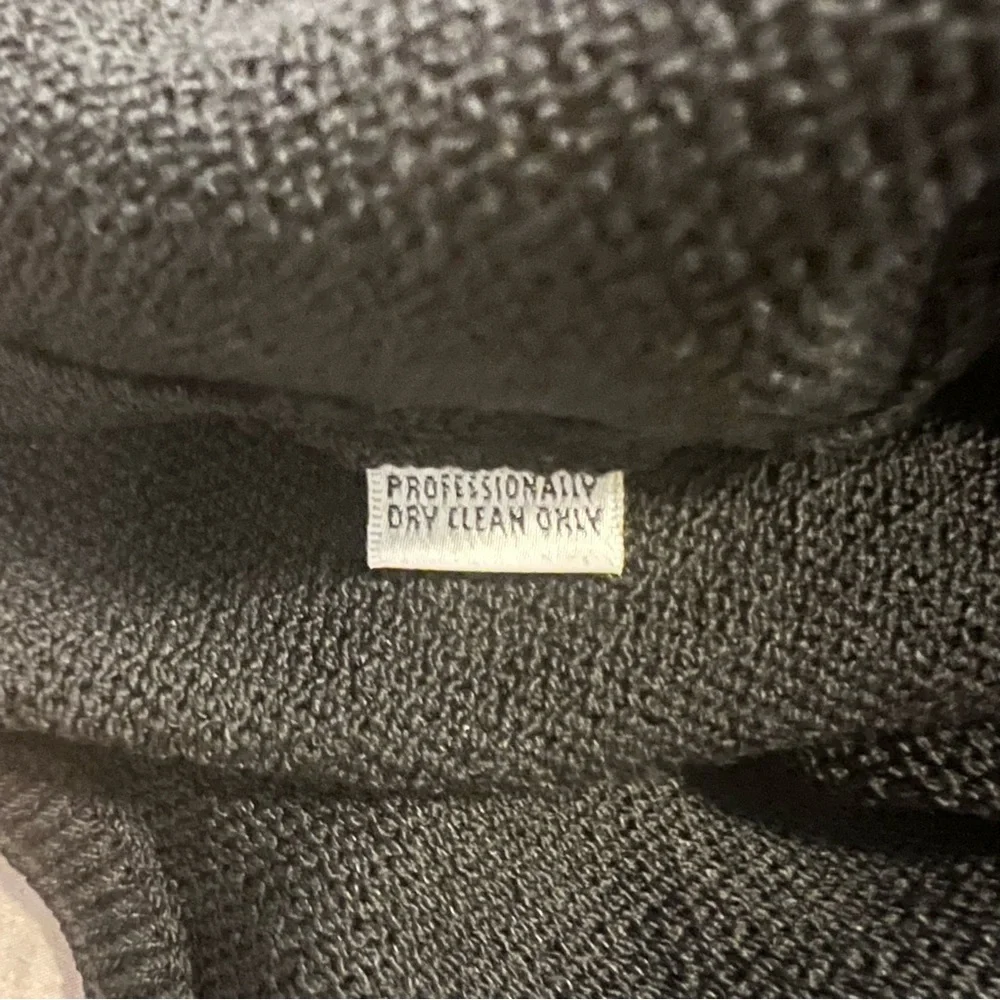 St. John Black Tank Top with White Trim - Picture 4 of 4